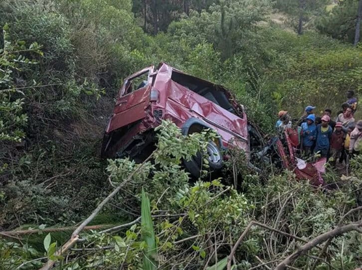 Image à la une de ACCIDENT SUR LA RN1 – Une sortie scolaire tourne au drame