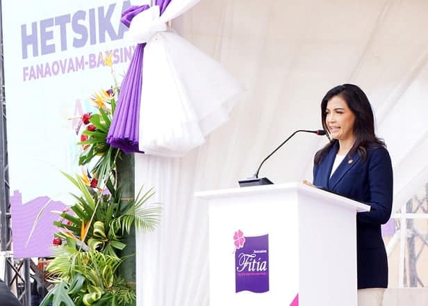 Image à la une de Mialy R. Rajoelina : « Ny fanaovana vaksiny dia fanehoana fitiavana no sady fiarovana ny sombin’ny ain-tsika »