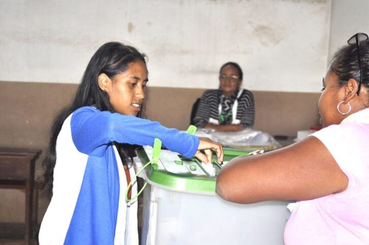 Image à la une de Élections législatives : Campagne électorale, au ras des pâquerettes