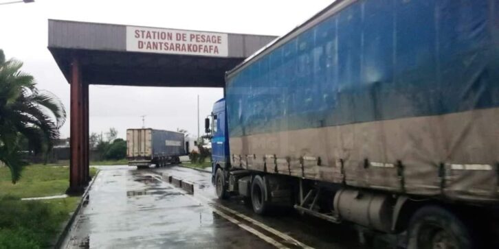 Image à la une de TRANSPORT – Réouverture des stations de pesage d’Ambohimalaza et d’Antsarakofafa