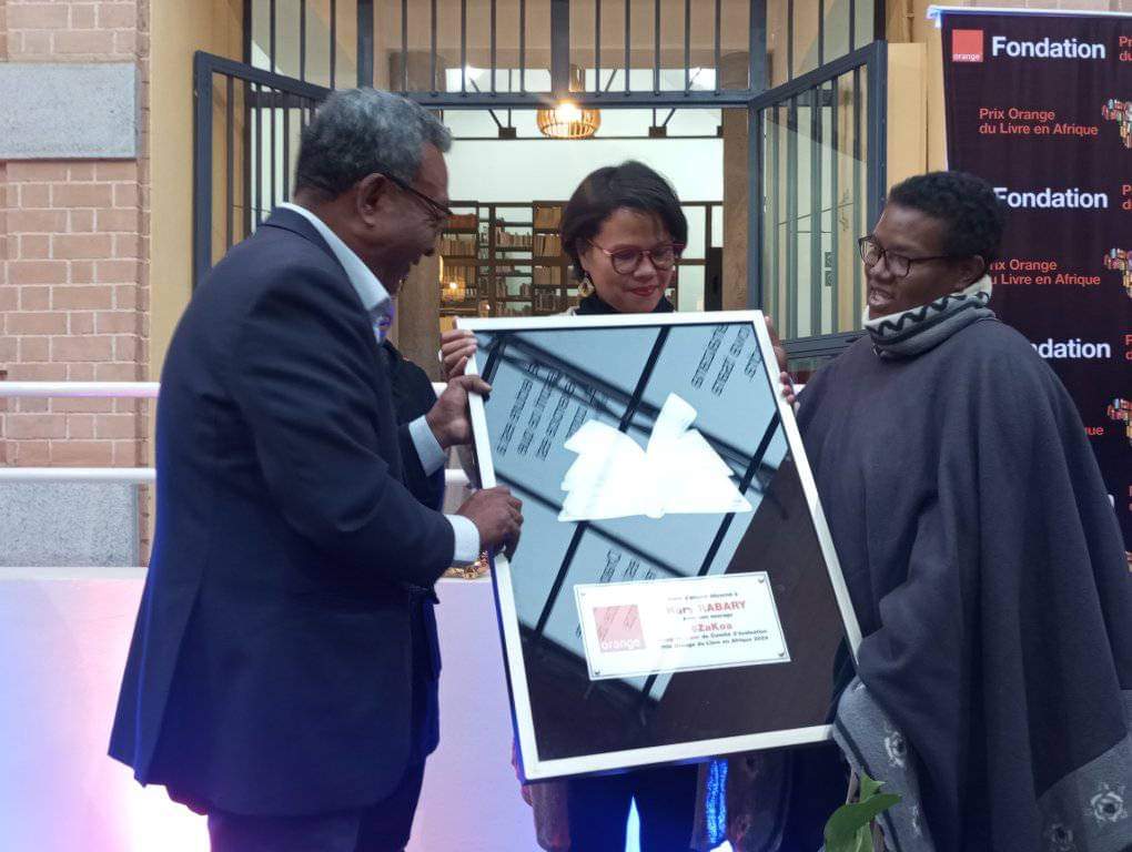 Image à la une de Pourquoi Hary Rabary est-elle finaliste du Prix Orange du livre en Afrique ?