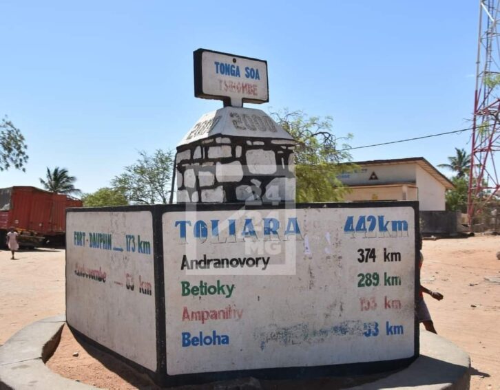 Image à la une de TSIHOMBE – Les bureaux de la Commission électorale et du district incendiés par des manifestants en colère