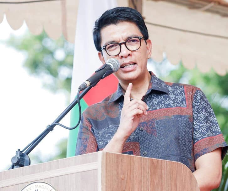 Image à la une de TOURNÉE PRÉSIDENTIELLE – Rajoelina réplique à ses détracteurs