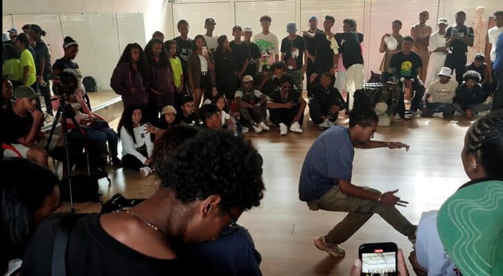 Image à la une de DANSE URBAINE –  Les jeunes s’enflamment pour le hip-hop