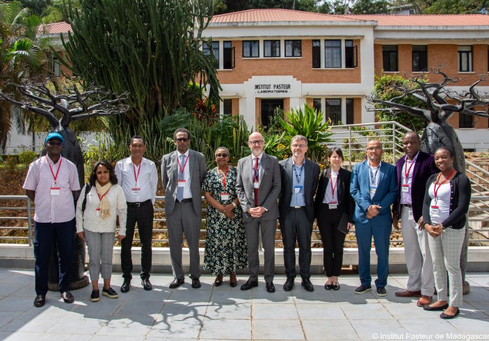 Image à la une de Visite du Dr Jamal A. AHMED, coordinateur OMS de la Global Polio Eradication Initiative (GPEI), et de responsables de l’OMS, de l’UNICEF et de la Bill & Melinda Gates Foundation à l’Institut Pasteur de Madagascar
