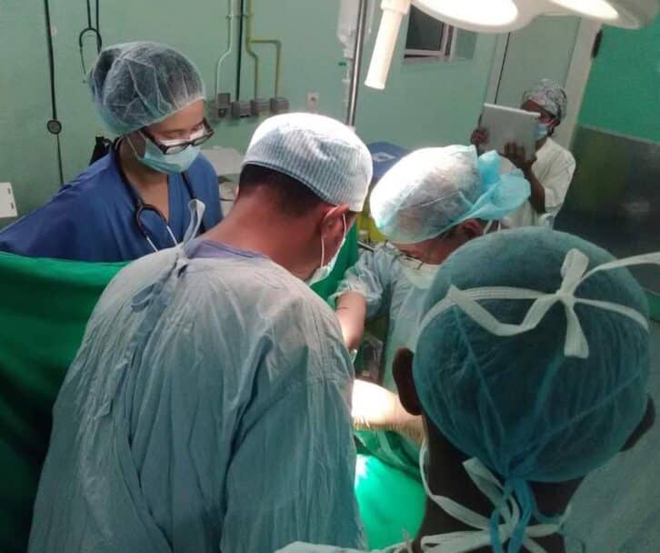 Image à la une de CHIRURGIE – La première opération à cœur ouvert réalisée au Cenhosoa
