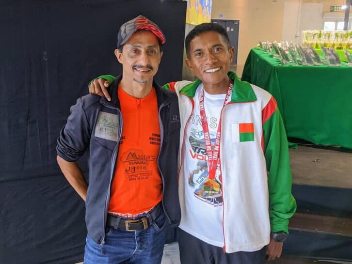 Image à la une de TRAIL DU VOLCAN – Mamie Ravoson Andrianirina coiffe au poteau le favori