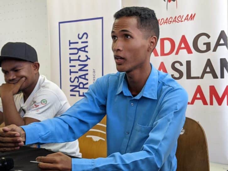 Image à la une de COUPE DU MONDE DE SLAM – Santa présente six textes en malgache à Paris
