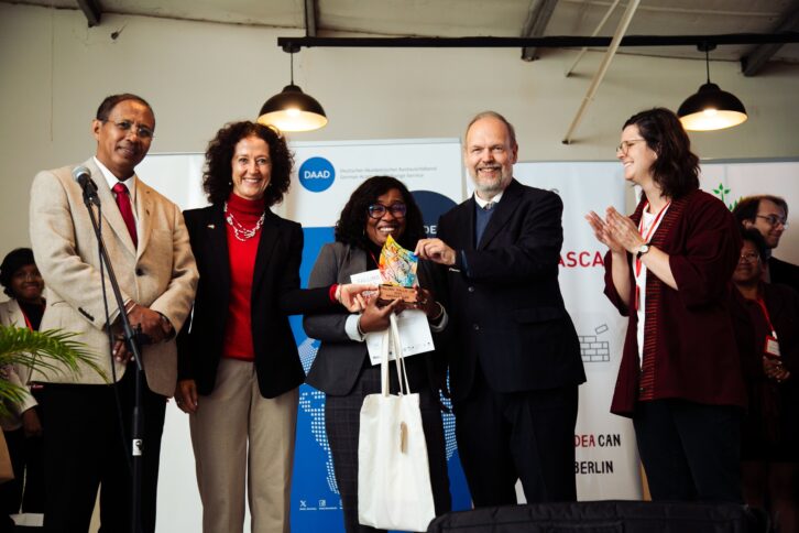 Image à la une de SCIENCE – Yvette Vaosolomalala remporte la 5ème édition du Falling Walls Lab Madagascar