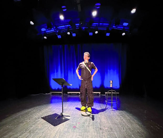 Image à la une de C’est du Joely – Son spectacle « Mbola mijoro » retransmis au Cinepax