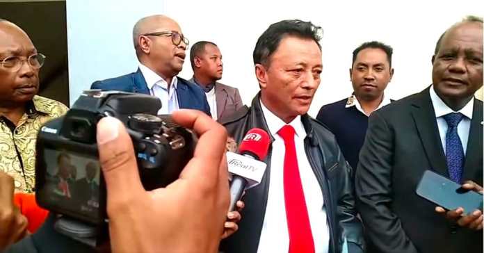 Image à la une de Plateforme Firaisankina : « Non aux violations des principes d’une élection juste et démocratique » 