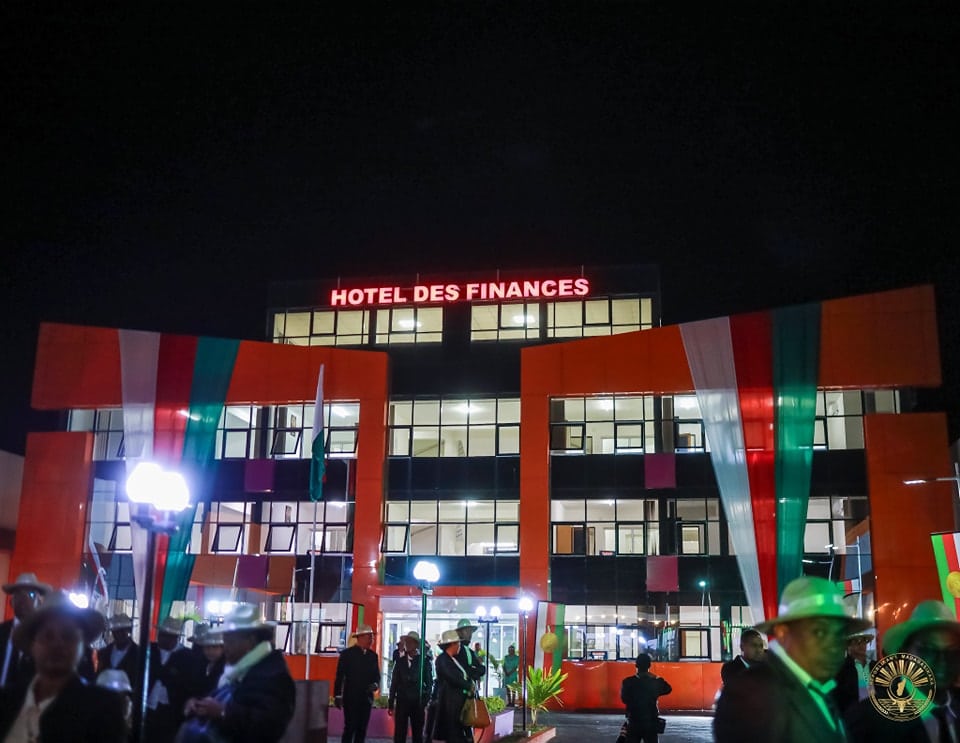 Image à la une de Comment l'Hôtel des Finances de Fianarantsoa renforce-t-il la décentralisation ?