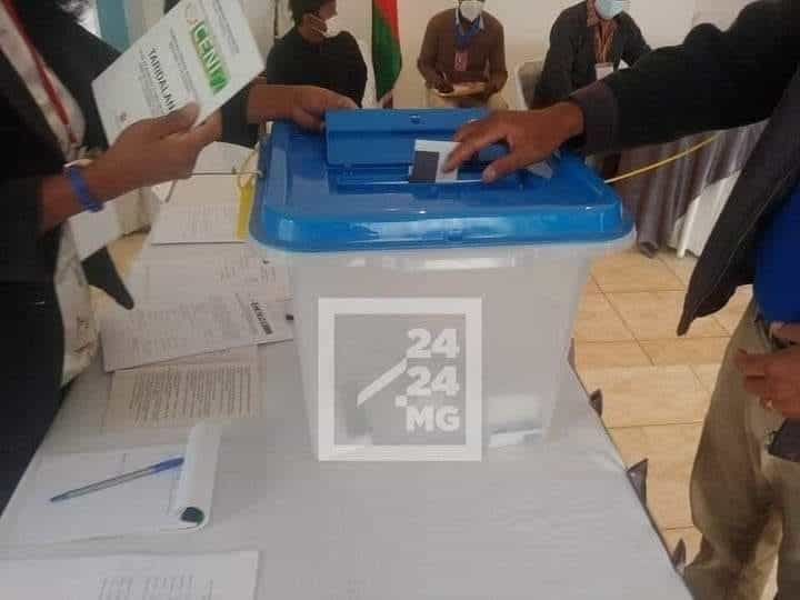 Image à la une de La Ceni octroie cinq minutes d’antenne à chaque candidat aux législatives avant l’ouverture de la campagne électorale