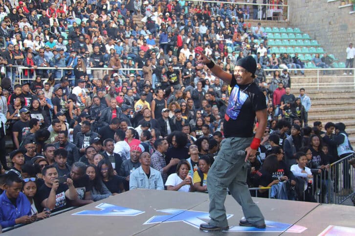 Image à la une de SPECTACLE – Kiaka fait sensation à Antsahamanitra