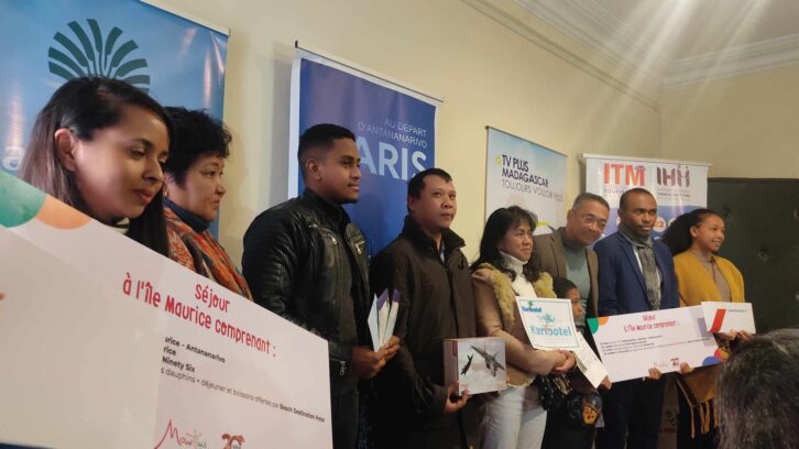 Image à la une de Remise des lots aux gagnants du tombola lors du salon ITM