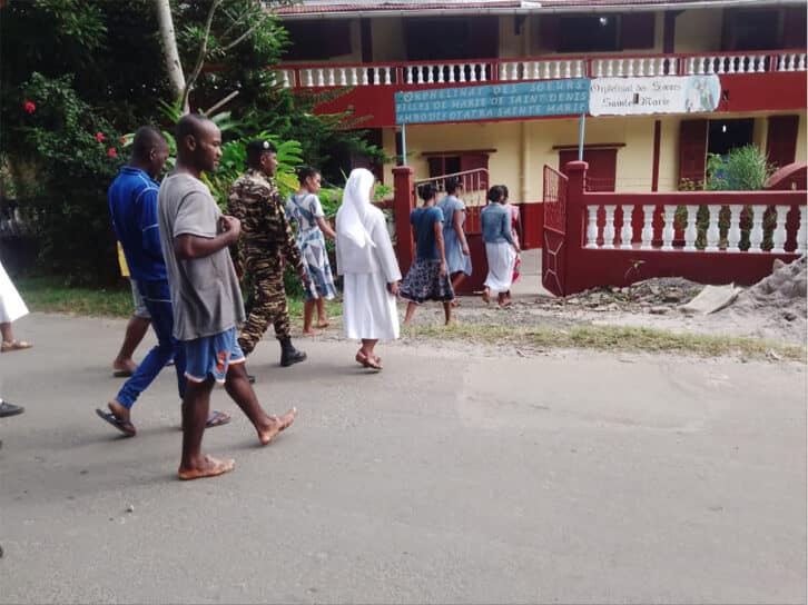 Image à la une de NOSY BORAHA – Huit filles agressent une femme en pleine messe