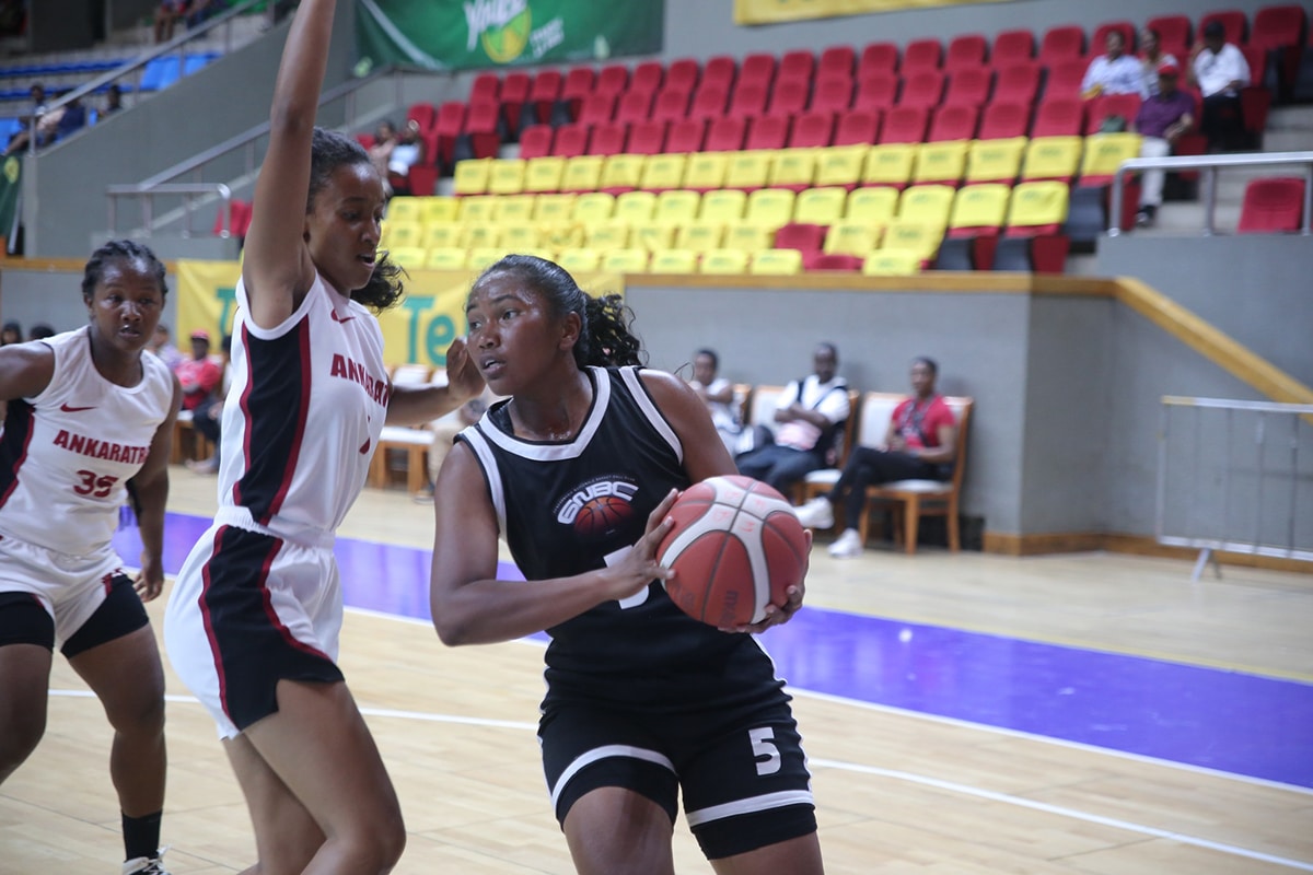 Image à la une de Comment la GNBC compte-t-elle dominer le championnat national de basketball N1A cette année ?