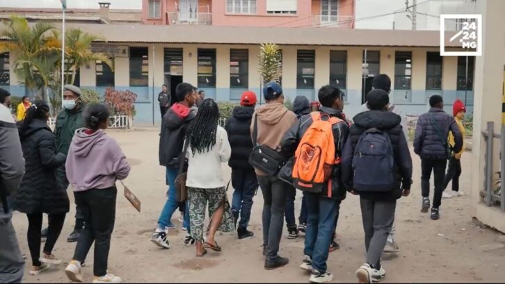 Image à la une de EXAMEN OFFICIEL – Le nombre des candidats au BEPC en baisse