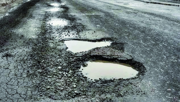 Image à la une de Périodes de vacances – Le mauvais état des routes nationales inquiète