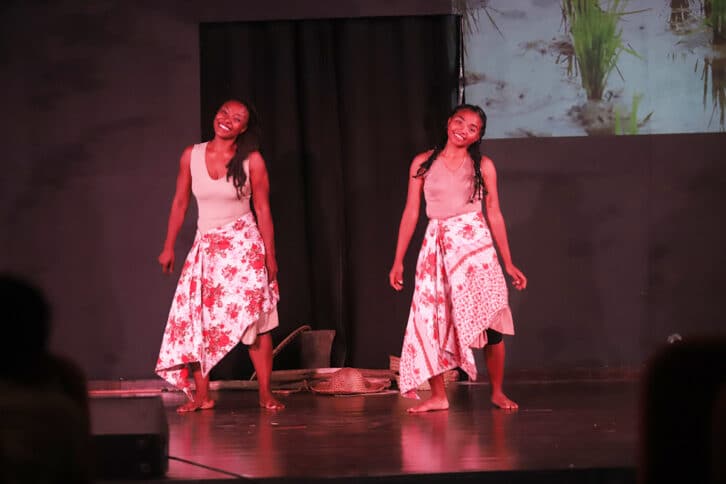 Image à la une de DANSE TRADITIONNELLE –  Le groupe Disaraga en voyage à La Réunion