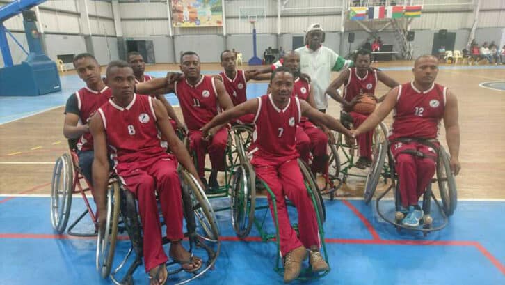 Image à la une de BASKET SUR FAUTEUIL – CCCHOI – Madagascar se contente de l’argent