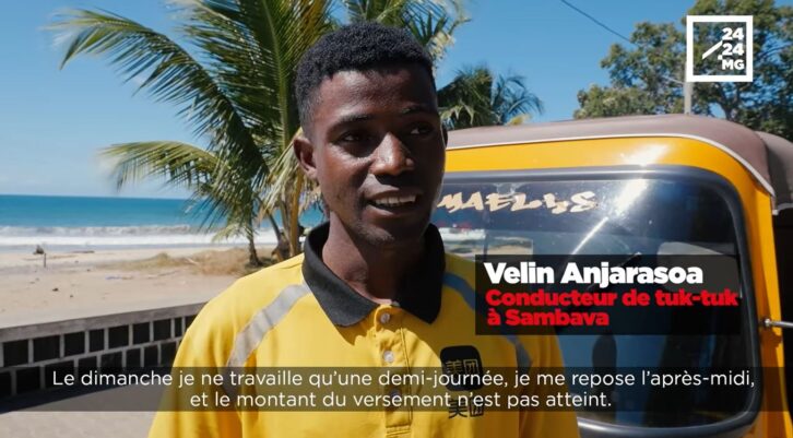Image à la une de RENCONTRE – Velin Anjarasoa, un conducteur de tuk-tuk de Sambava qui aimerait bien devenir policier
