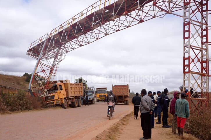 Image à la une de AÉROPORT D’IVATO – Le signal d’atterrissage de la piste abimé