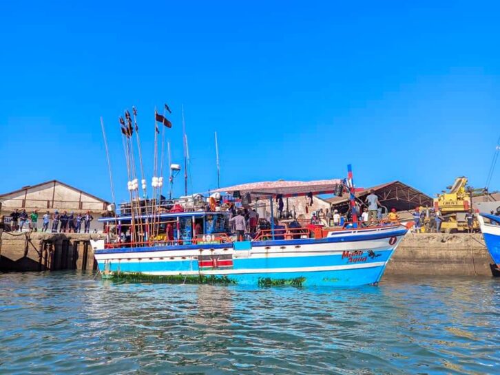 Image à la une de JUSTICE – Les huits pêcheurs étrangers arrêtés à bord du navire Maab Aqua placés en détention préventive