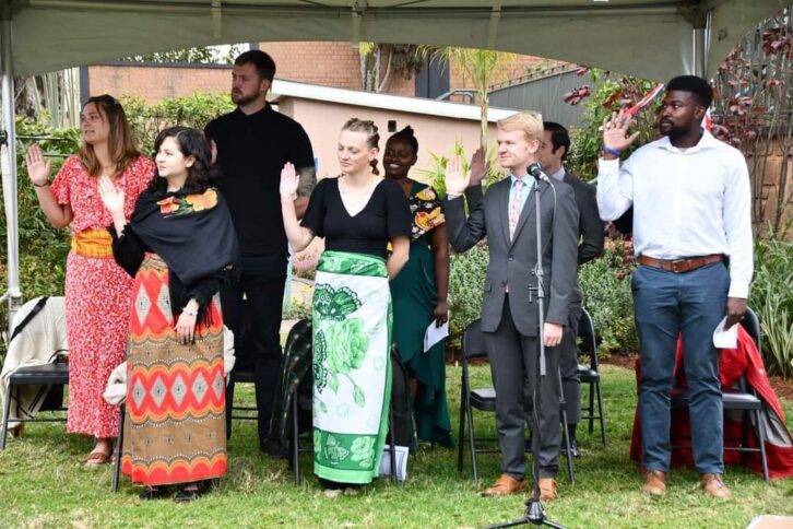 Image à la une de PEACE CORPS – Neuf volontaires américains prêtent serment avant de démarrer leurs missions dans sept régions de Madagascar