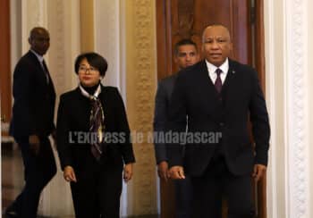 Image à la une de GOUVERNEMENT – Les ministres soumis à un code de bonne conduite