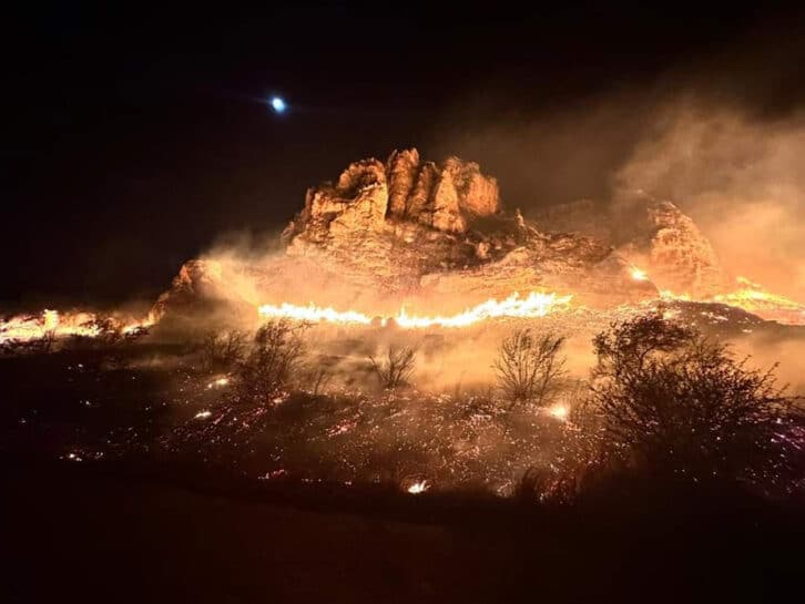 Image à la une de FEUX DE BROUSSE – Grave incendie autour du parc Isalo