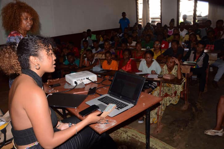 Image à la une de ANTSIRANANA – Une jeune fille malgache partage ses expériences à l’étranger