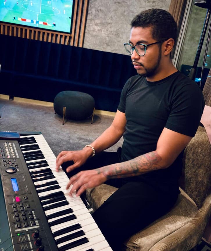 Image à la une de MUSIQUE – Anjatiana Andrianoroarivo revisite Abba