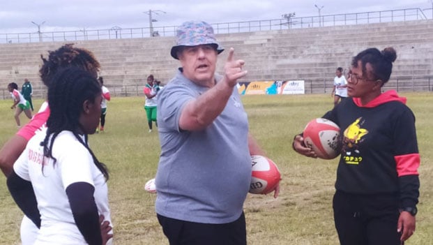 Image à la une de Coupe du monde WXV 3 Stephan Nel prête main-forte aux Ladies Makis – La Coupe du monde WXV3, qui se tiendra au Sevens S