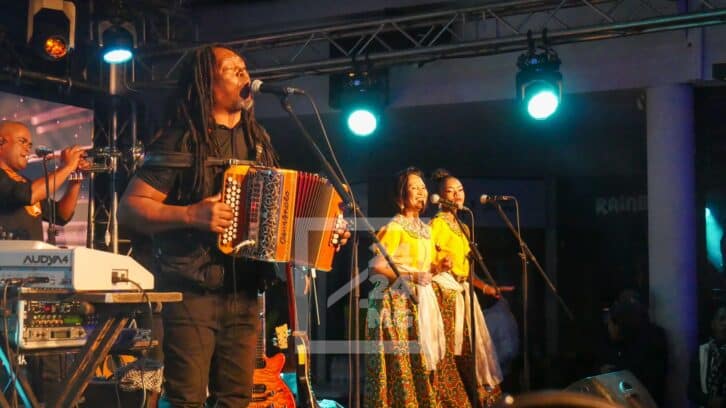 Image à la une de SPECTACLE – Rossy fait danser au “tapôlaka” le Food Court de La City Ivandry