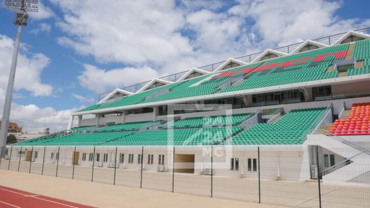 Image à la une de INFRASTRUCTURES – L’Etat prévoit d’ajouter 3 000 places supplémentaires sur les gradins du stade de Mahamasina, selon le SENVH