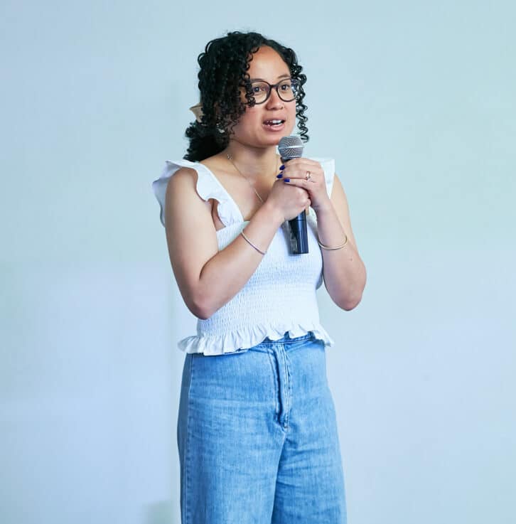 Image à la une de PROJECTION – Le clip “Embona” de Poety Rebely émeut le public