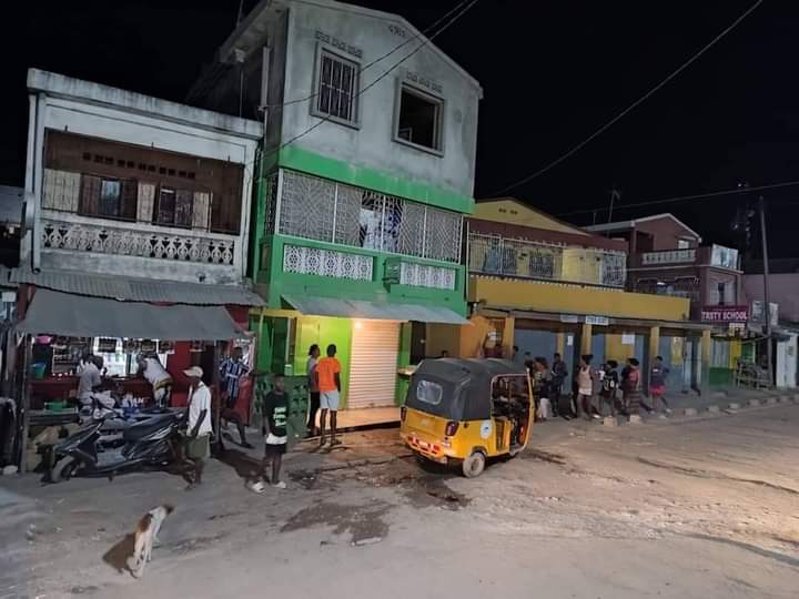 Image à la une de BAGARRE À TANAMBAO – Un jeune homme décède à coups de couteau