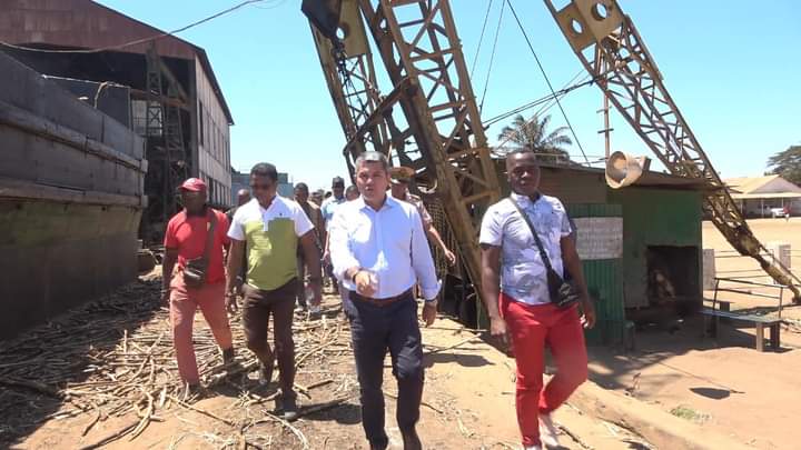 Image à la une de USINE SUCRIÈRE DE NAMAKIA – Le ministre Ralambofiringa fait l’état des lieux