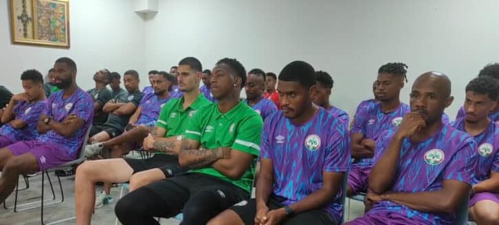 Image à la une de FOOTBALL – La FMF remet les primes de présences aux joueurs sélectionnés pour les matchs face à la Tunisie et les Comores