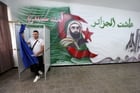 Image à la une de En Algérie, les deux candidats battus à la présidentielle déposent des recours