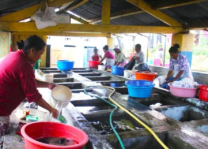 Image à la une de Coupures d’eau à Tana : Travail de nuit au lavoir pour les lessiveuses