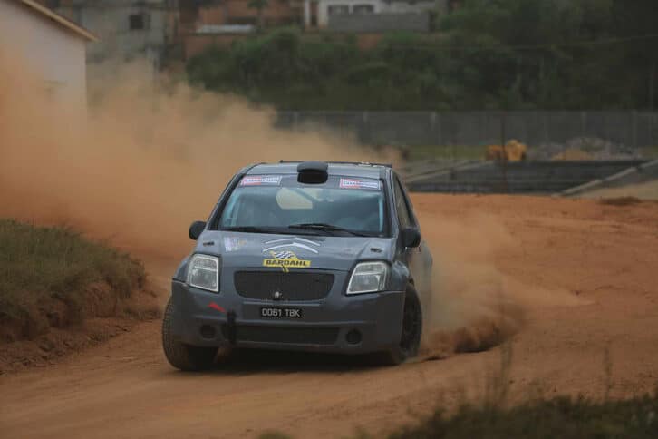 Image à la une de COURSE DE CÔTE – CHAMPIONNAT DE MADAGASCAR – Olivier Ramiandrisoa  se rapproche du sommet