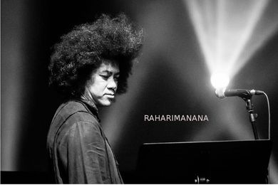 Image à la une de LITTERATURE – Jean Luc Raharimanana au départ des Jeux poétiques de Paris le 7 septembre