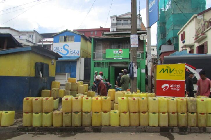 Image à la une de Pénurie d’eau et coupures d’électricité : « Les problèmes viennent des dirigeants »,selon Hajo Andrianainarivelo