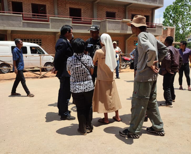 Image à la une de MANDROSEZA – Nouvelle hystérie collective au lycée catholique