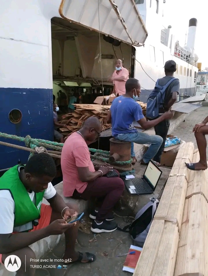Image à la une de MAHAJANGA – FERMETURE DE LA FRONTIÈRE MARITIME – Les bateaux refoulés approvisionnés en eau et carburant