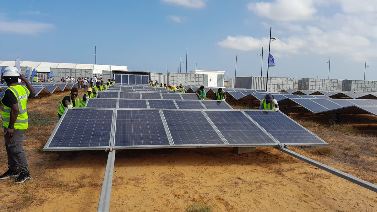 Image à la une de Comment Madagascar accélère sa transition énergétique avec 1 000 MW solaires ?