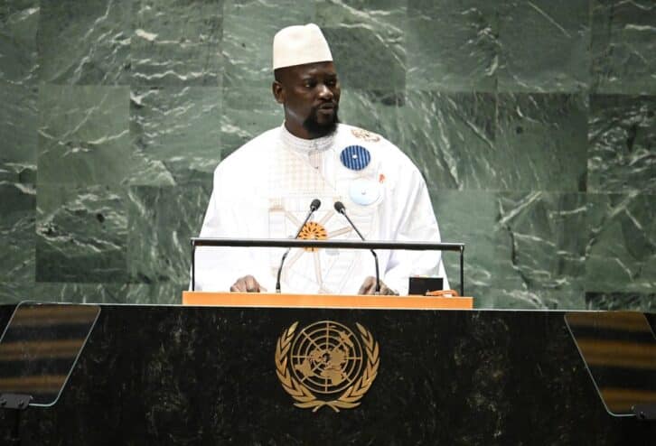 Image à la une de Guinée : Mamadi Doumbouya interdit à ses ministres de voyager à l’étranger