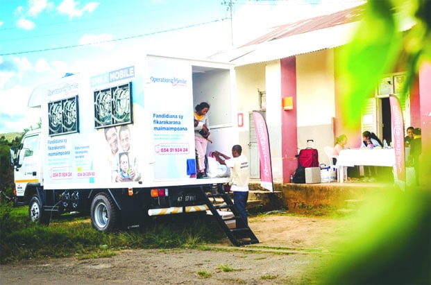 Image à la une de Personnes ayant une fente labio-palatine – Une « Smile Mobile » pour améliorer l’accès aux soins